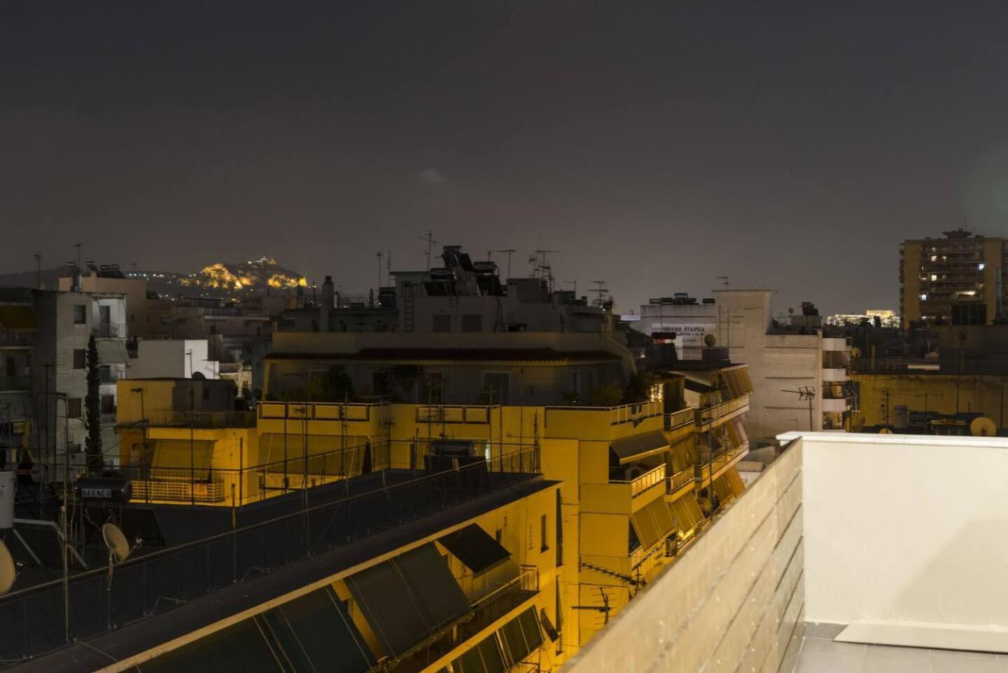 אתונה Ma Maison Nο 1, Penthouse, Acropolis And Lycabettus View, Ultra High Speed Internet 300 Mbps, 15' To Acropolis By Metro, 1' From Metro Station מראה חיצוני תמונה