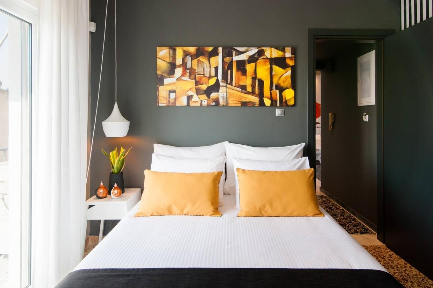 אתונה Ma Maison Nο 1, Penthouse, Acropolis And Lycabettus View, Ultra High Speed Internet 300 Mbps, 15' To Acropolis By Metro, 1' From Metro Station מראה חיצוני תמונה