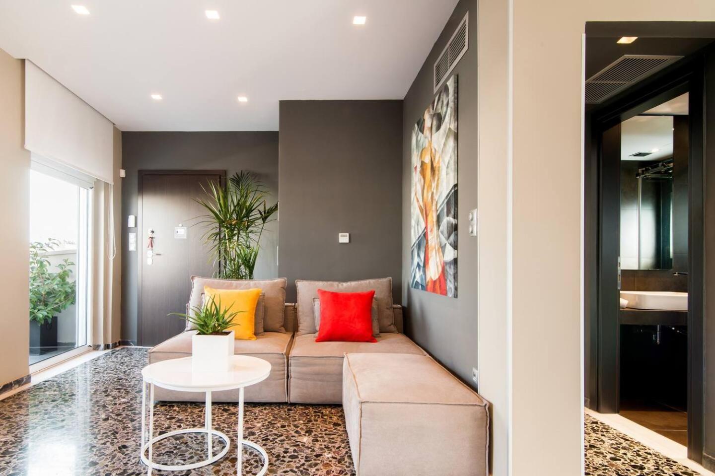 אתונה Ma Maison Nο 1, Penthouse, Acropolis And Lycabettus View, Ultra High Speed Internet 300 Mbps, 15' To Acropolis By Metro, 1' From Metro Station מראה חיצוני תמונה