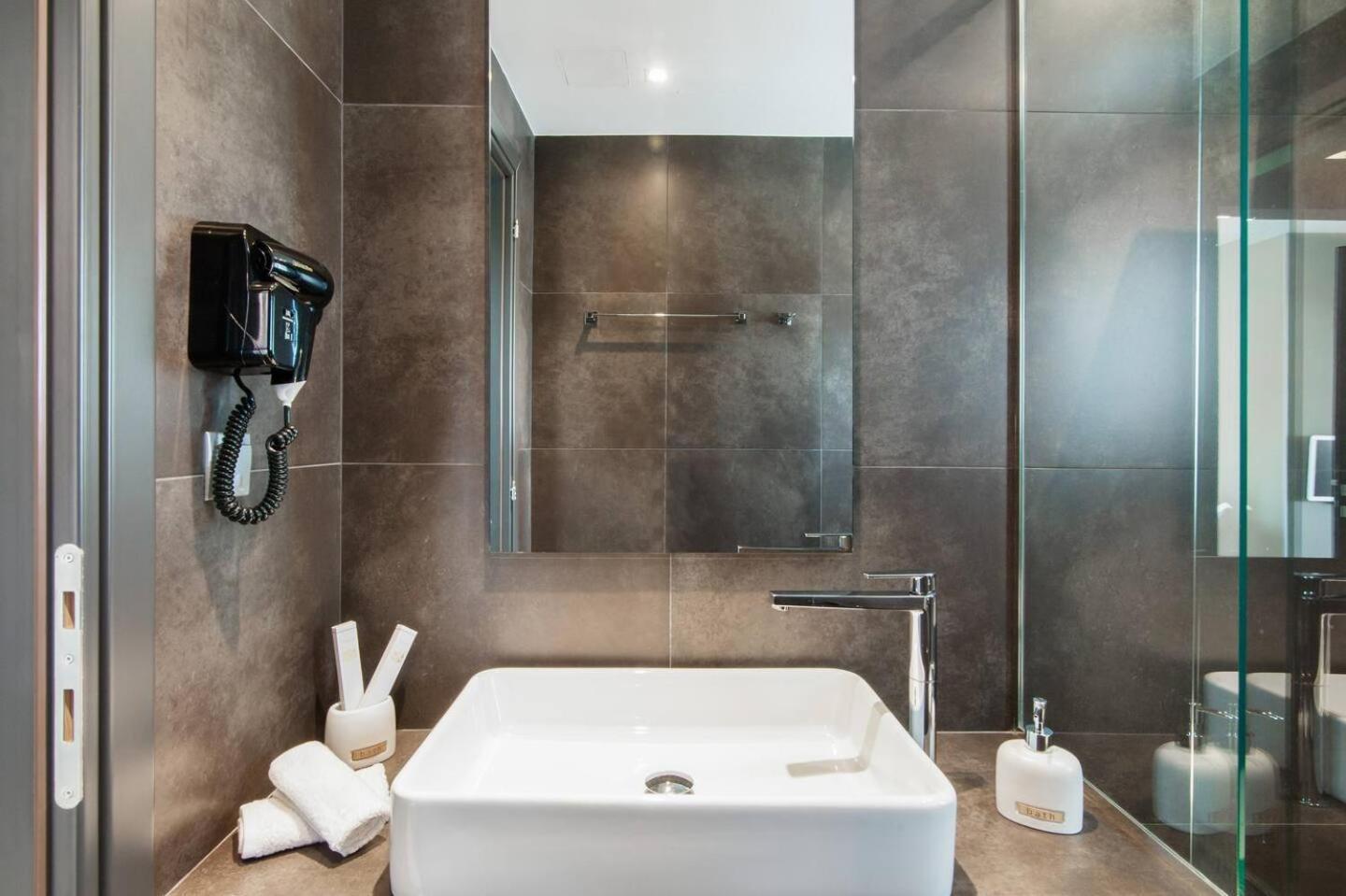 אתונה Ma Maison Nο 1, Penthouse, Acropolis And Lycabettus View, Ultra High Speed Internet 300 Mbps, 15' To Acropolis By Metro, 1' From Metro Station מראה חיצוני תמונה